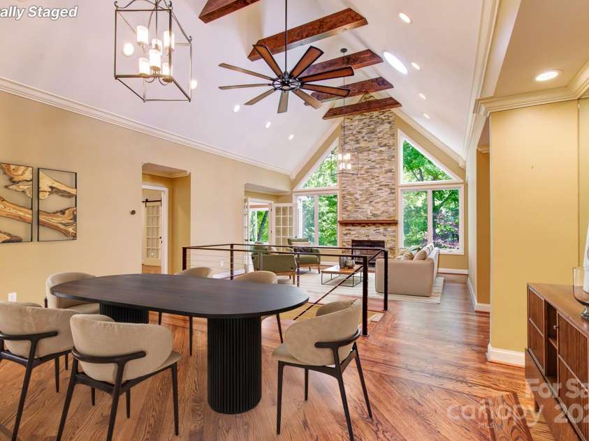 305 High Point Lane, Hendersonville, NC 28791.  MLS# CAR4264102, YatesRealty ID 3437. 