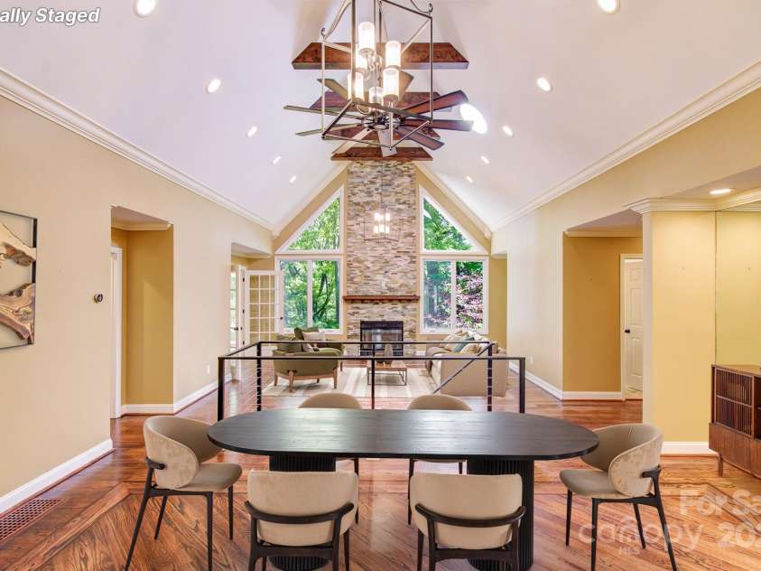 305 High Point Lane, Hendersonville, NC 28791.  MLS# CAR4264102, YatesRealty ID 3437. 