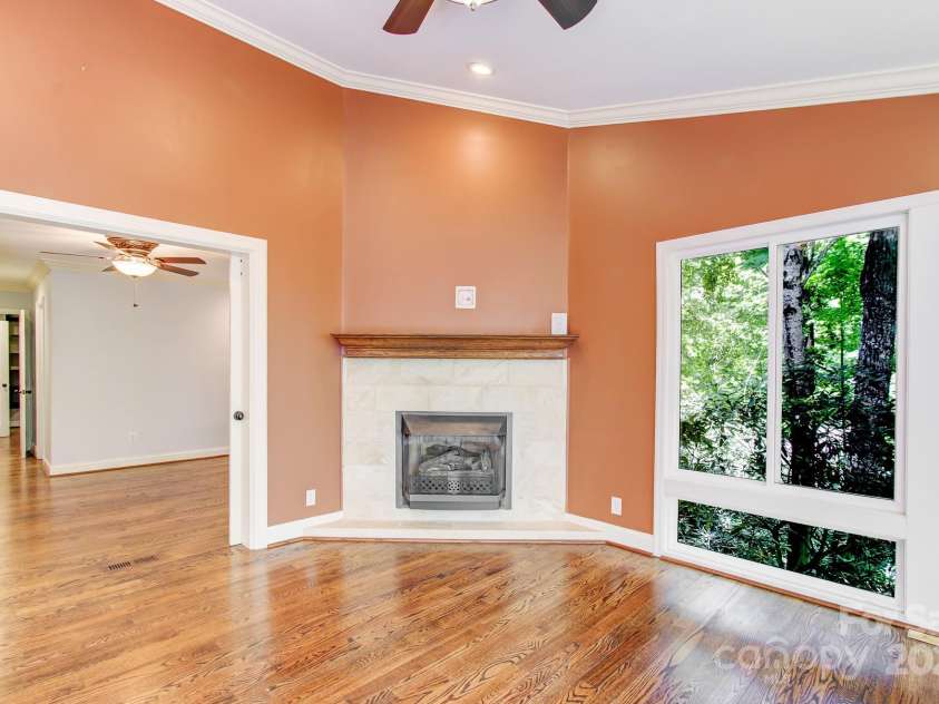 305 High Point Lane, Hendersonville, NC 28791.  MLS# CAR4264102, YatesRealty ID 3437. 