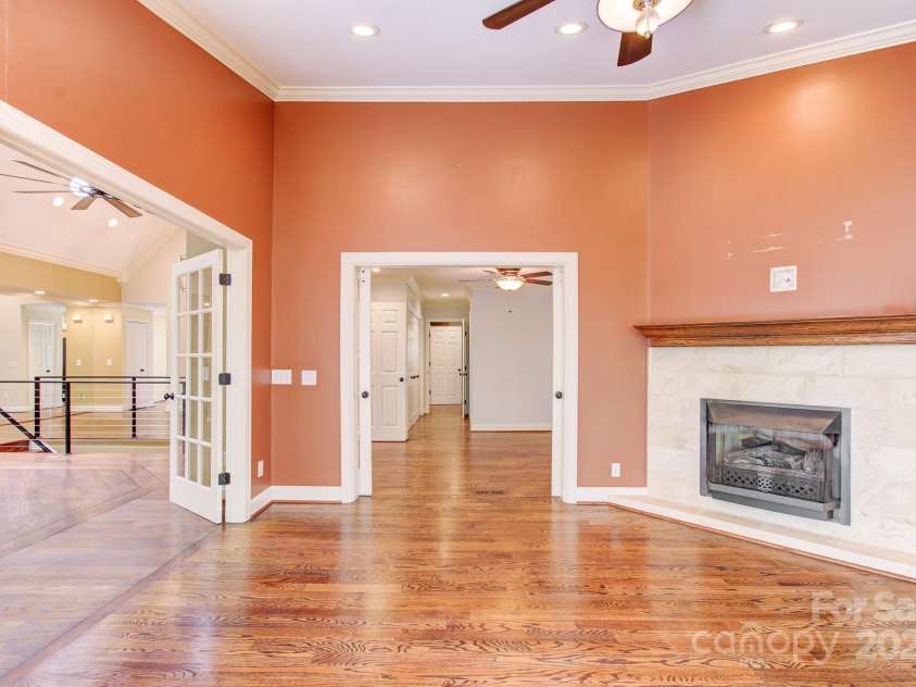 305 High Point Lane, Hendersonville, NC 28791.  MLS# CAR4264102, YatesRealty ID 3437. 