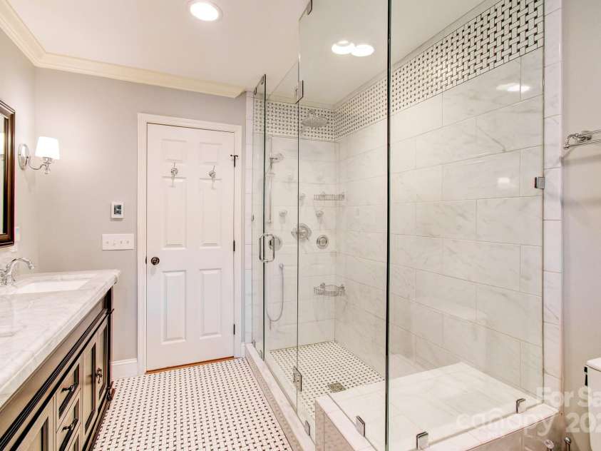 305 High Point Lane, Hendersonville, NC 28791.  MLS# CAR4264102, YatesRealty ID 3437. 