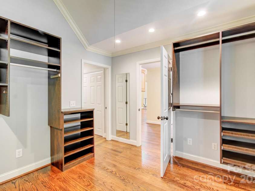 305 High Point Lane, Hendersonville, NC 28791.  MLS# CAR4264102, YatesRealty ID 3437. 