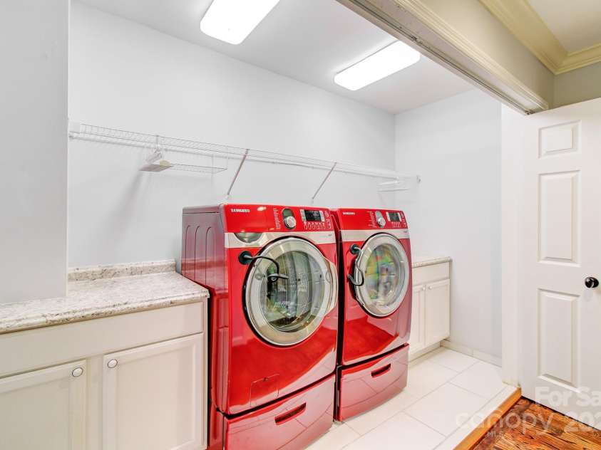 305 High Point Lane, Hendersonville, NC 28791.  MLS# CAR4264102, YatesRealty ID 3437. 