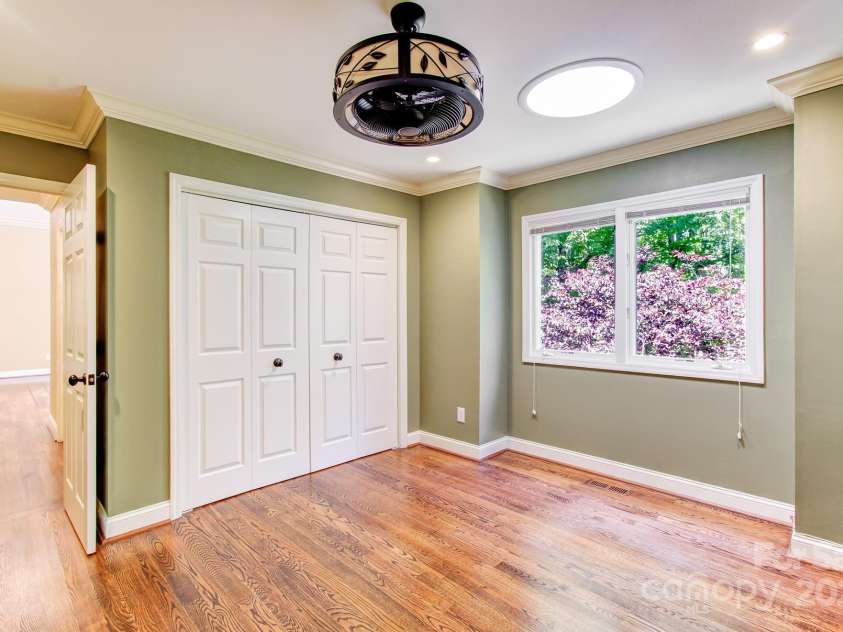 305 High Point Lane, Hendersonville, NC 28791.  MLS# CAR4264102, YatesRealty ID 3437. 