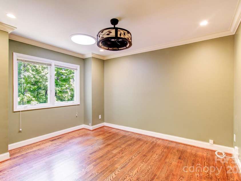 305 High Point Lane, Hendersonville, NC 28791.  MLS# CAR4264102, YatesRealty ID 3437. 