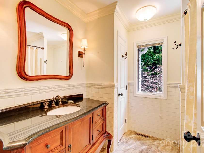 305 High Point Lane, Hendersonville, NC 28791.  MLS# CAR4264102, YatesRealty ID 3437. 