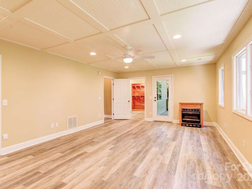 305 High Point Lane, Hendersonville, NC 28791.  MLS# CAR4264102, YatesRealty ID 3437. 