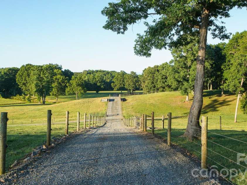 8504 Hampton Road, Clemmons, NC 27012.  MLS# CAR4397714, YatesRealty ID 34370. 