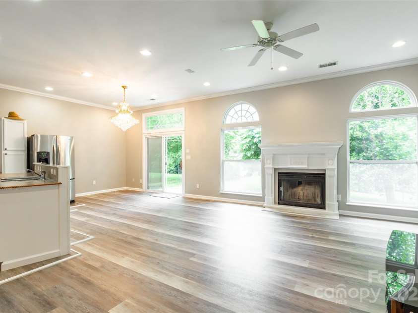 12145 Landing Green Drive, Charlotte, NC 28277.  MLS# CAR4284948, YatesRealty ID 34372. 