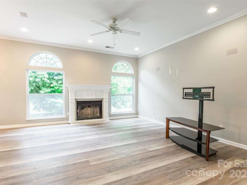 12145 Landing Green Drive, Charlotte, NC 28277.  MLS# CAR4284948, YatesRealty ID 34372. 