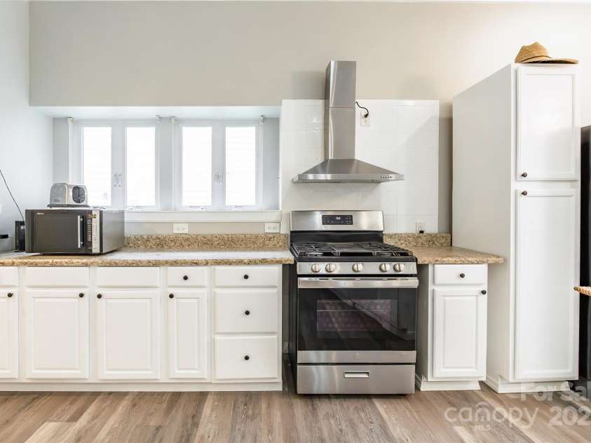 12145 Landing Green Drive, Charlotte, NC 28277.  MLS# CAR4284948, YatesRealty ID 34372. 