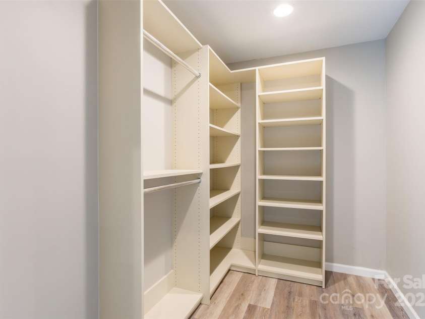 12145 Landing Green Drive, Charlotte, NC 28277.  MLS# CAR4284948, YatesRealty ID 34372. 