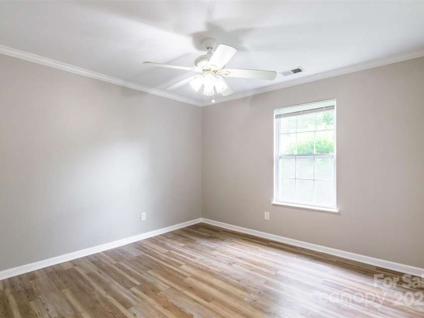 12145 Landing Green Drive, Charlotte, NC 28277.  MLS# CAR4284948, YatesRealty ID 34372. 