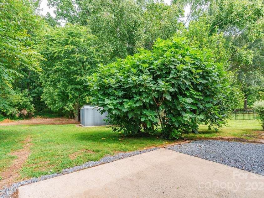 12145 Landing Green Drive, Charlotte, NC 28277.  MLS# CAR4284948, YatesRealty ID 34372. 