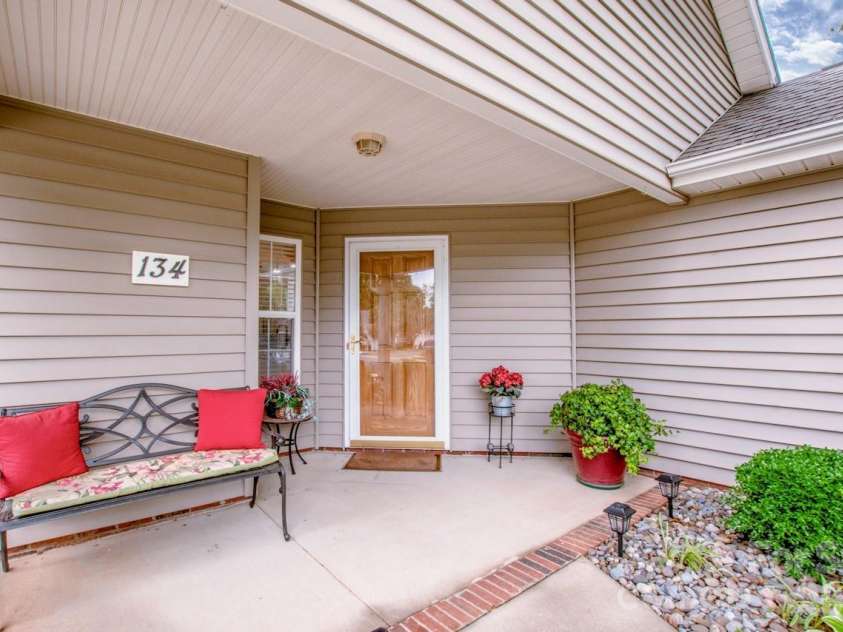 134 Ashwood Lane, Mooresville, NC 28117.  MLS# CAR4386263, YatesRealty ID 34372. 