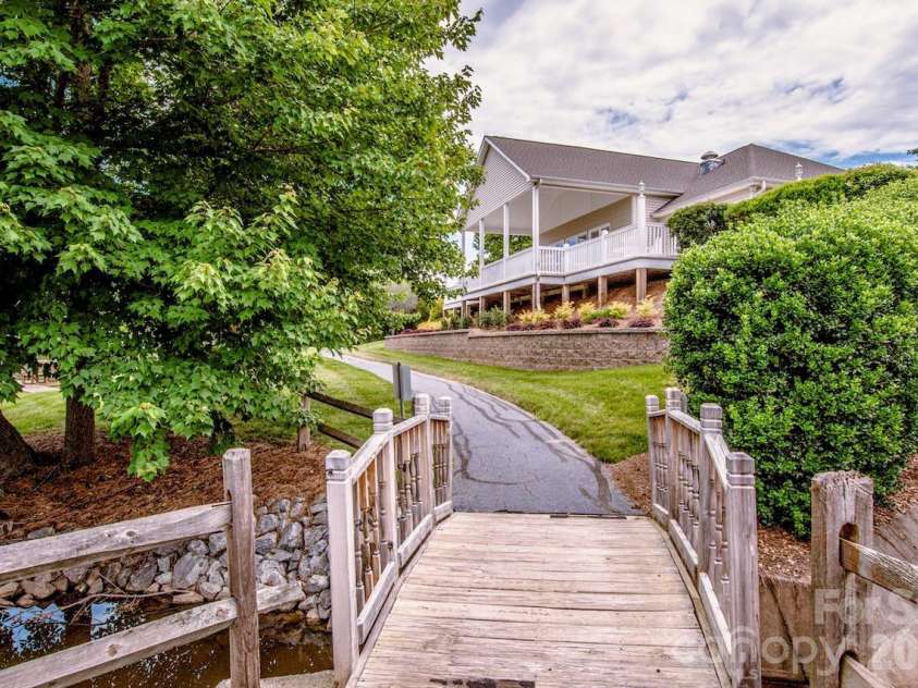 134 Ashwood Lane, Mooresville, NC 28117.  MLS# CAR4386263, YatesRealty ID 34372. 