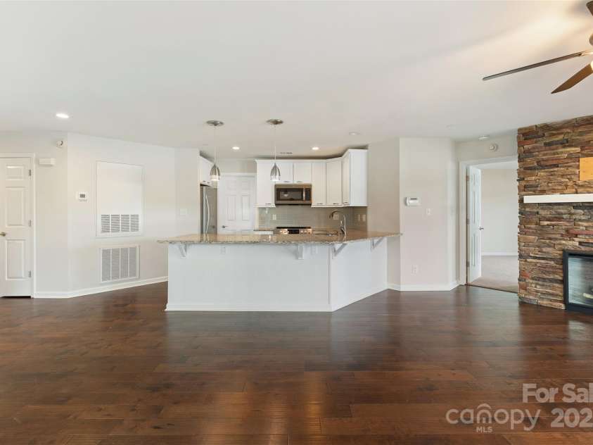 18647 Vineyard Point Lane, Cornelius, NC 28031.  MLS# CAR4294074, YatesRealty ID 34373. 