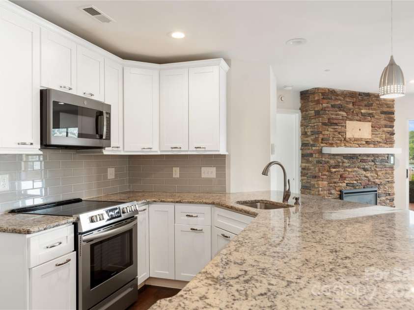 18647 Vineyard Point Lane, Cornelius, NC 28031.  MLS# CAR4294074, YatesRealty ID 34373. 
