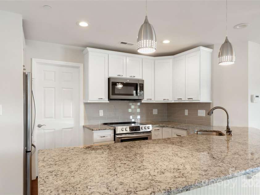 18647 Vineyard Point Lane, Cornelius, NC 28031.  MLS# CAR4294074, YatesRealty ID 34373. 