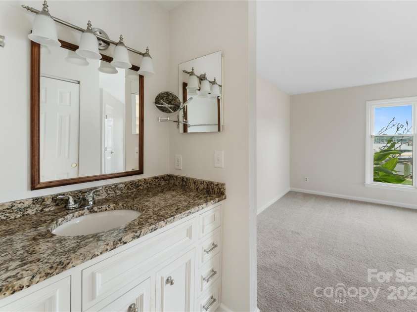 18647 Vineyard Point Lane, Cornelius, NC 28031.  MLS# CAR4294074, YatesRealty ID 34373. 