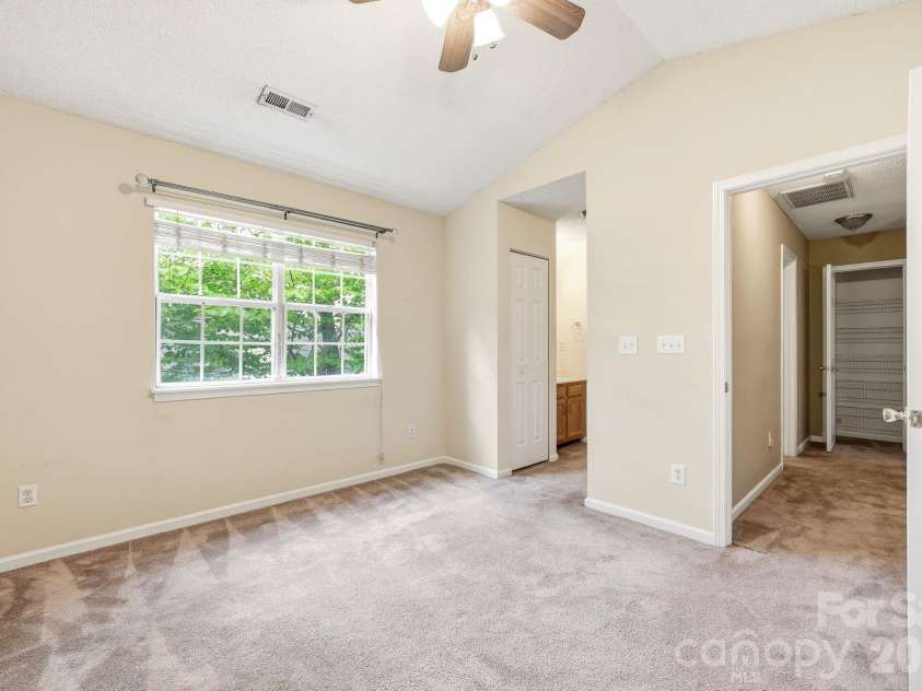 3101 Brockhampton Court, Charlotte, NC 28269.  MLS# CAR4390346, YatesRealty ID 34373. 2nd Floor Primary