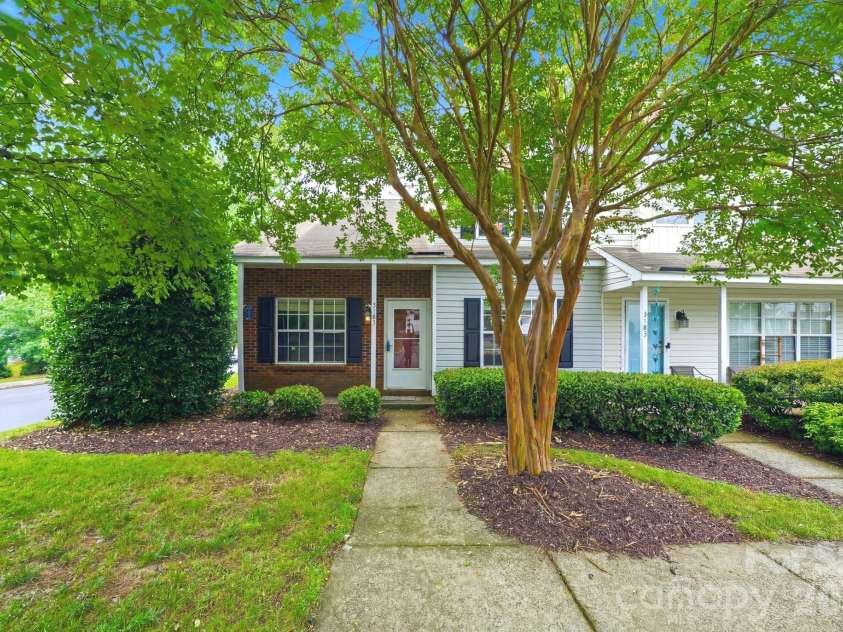 3101 Brockhampton Court, Charlotte, NC 28269.  MLS# CAR4390346, YatesRealty ID 34373. 