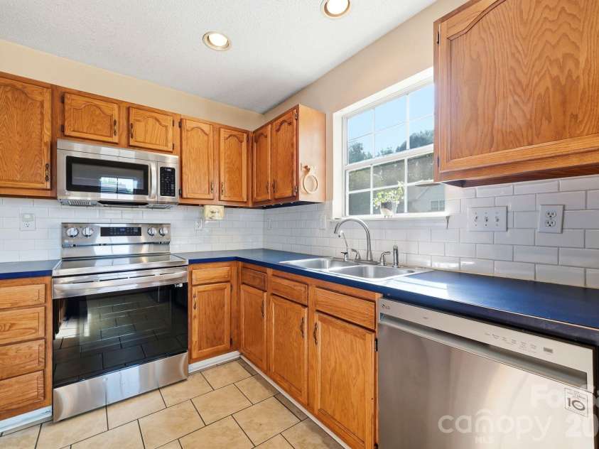 3101 Brockhampton Court, Charlotte, NC 28269.  MLS# CAR4390346, YatesRealty ID 34373. 