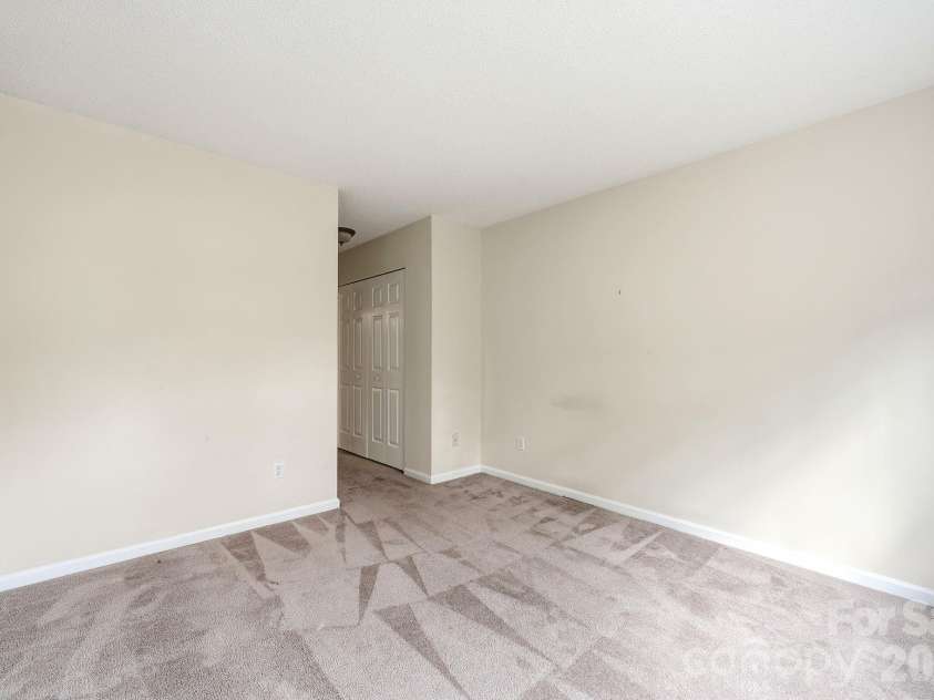 3101 Brockhampton Court, Charlotte, NC 28269.  MLS# CAR4390346, YatesRealty ID 34373. 