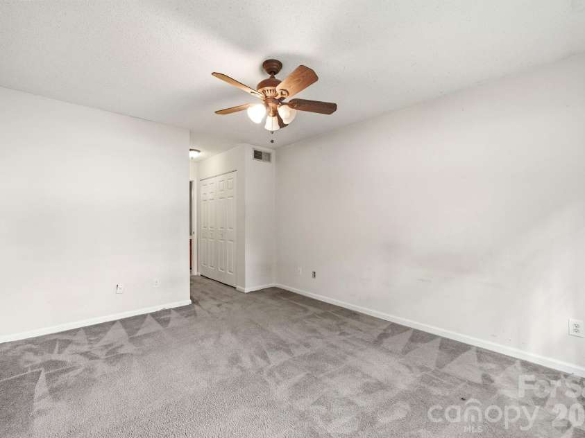 3101 Brockhampton Court, Charlotte, NC 28269.  MLS# CAR4390346, YatesRealty ID 34373. 