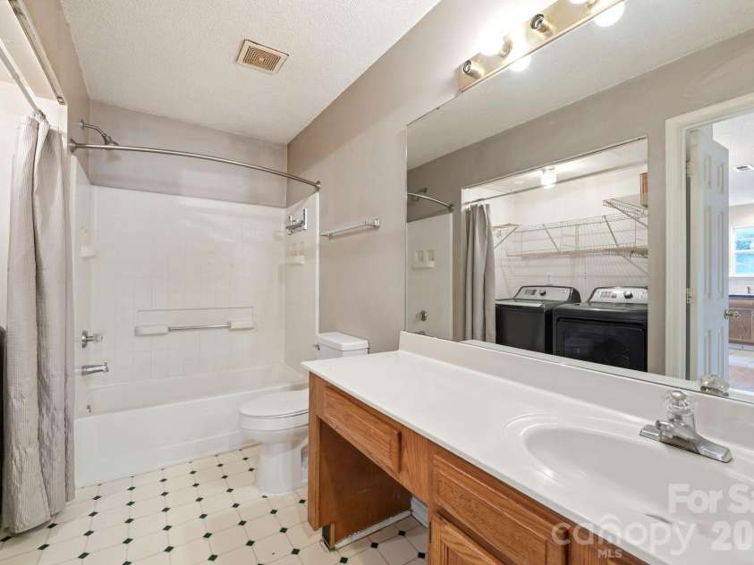 3101 Brockhampton Court, Charlotte, NC 28269.  MLS# CAR4390346, YatesRealty ID 34373. 