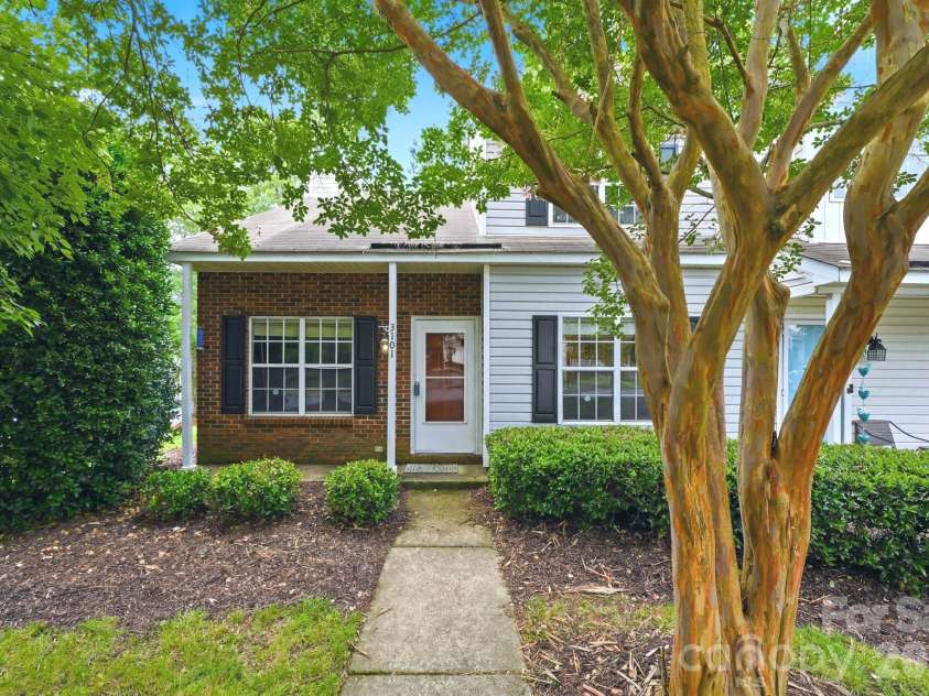 3101 Brockhampton Court, Charlotte, NC 28269.  MLS# CAR4390346, YatesRealty ID 34373. 