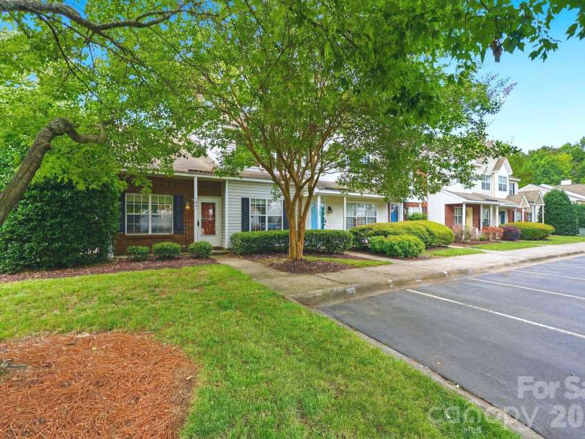 3101 Brockhampton Court, Charlotte, NC 28269.  MLS# CAR4390346, YatesRealty ID 34373. 