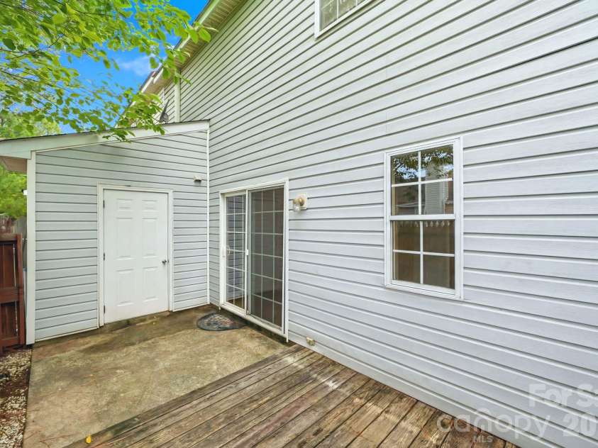 3101 Brockhampton Court, Charlotte, NC 28269.  MLS# CAR4390346, YatesRealty ID 34373. 