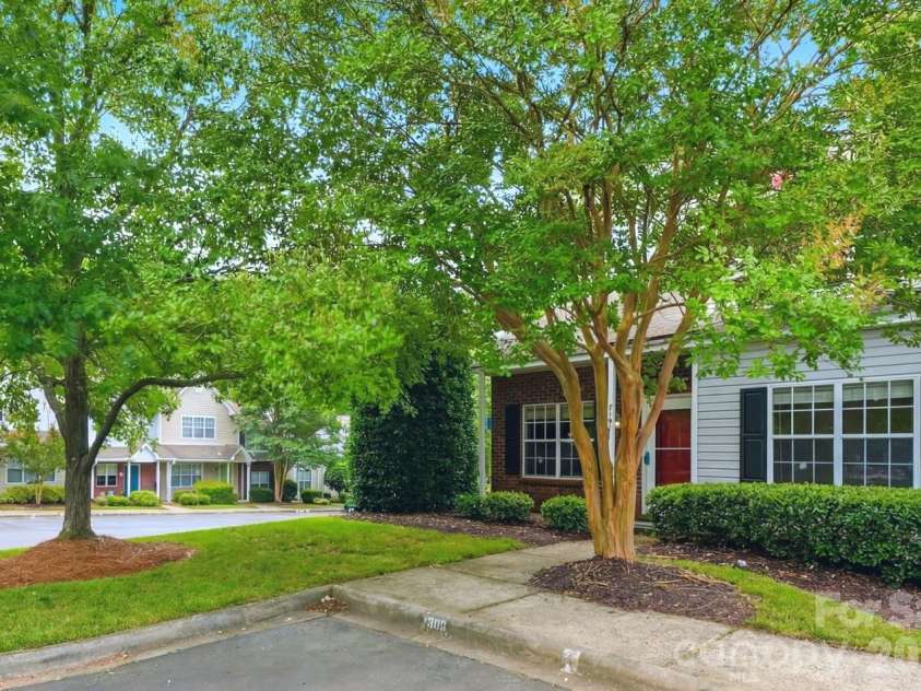 3101 Brockhampton Court, Charlotte, NC 28269.  MLS# CAR4390346, YatesRealty ID 34373. 