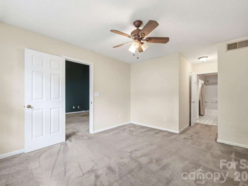 3101 Brockhampton Court, Charlotte, NC 28269.  MLS# CAR4390346, YatesRealty ID 34373. First Floor Primary