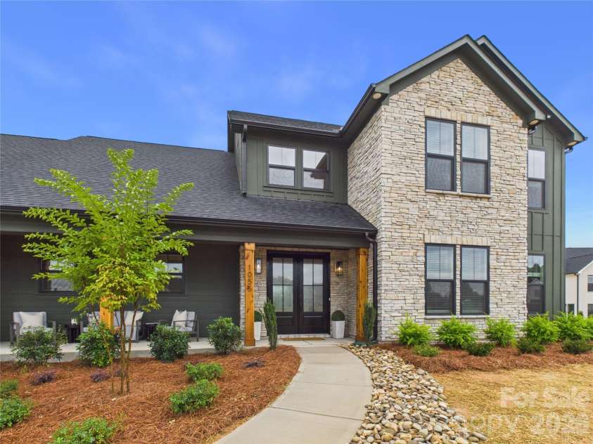 1055 Rolling Meadows Drive, Mooresville, NC 28115.  MLS# CAR4394638, YatesRealty ID 34374. 