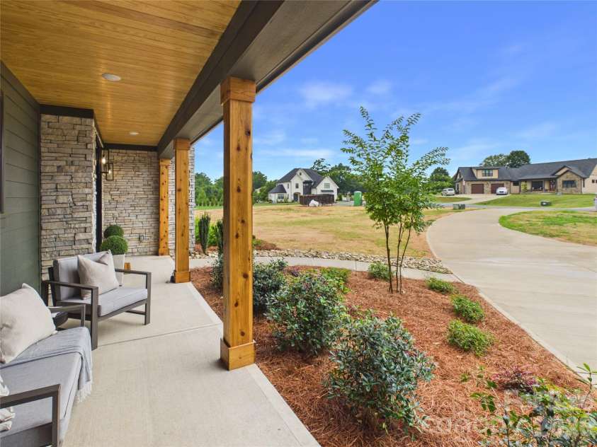 1055 Rolling Meadows Drive, Mooresville, NC 28115.  MLS# CAR4394638, YatesRealty ID 34374. 