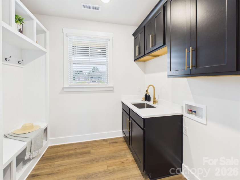 1055 Rolling Meadows Drive, Mooresville, NC 28115.  MLS# CAR4394638, YatesRealty ID 34374. 