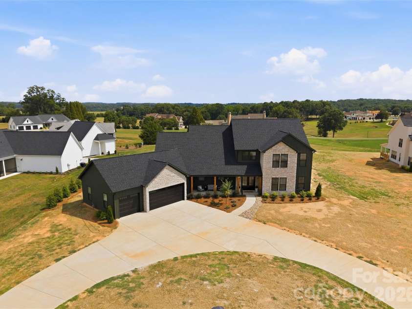 1055 Rolling Meadows Drive, Mooresville, NC 28115.  MLS# CAR4394638, YatesRealty ID 34374. 