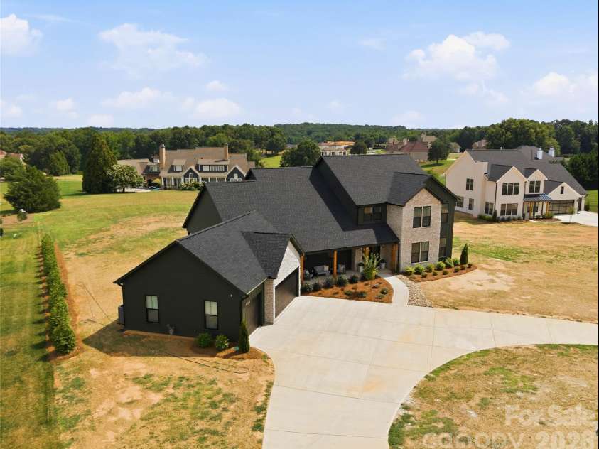1055 Rolling Meadows Drive, Mooresville, NC 28115.  MLS# CAR4394638, YatesRealty ID 34374. 