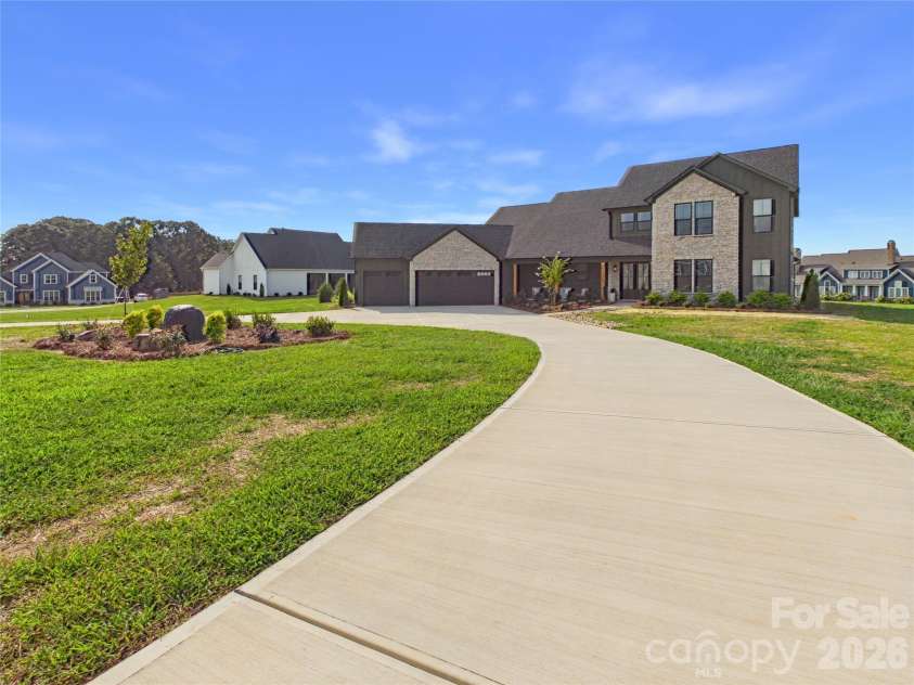1055 Rolling Meadows Drive, Mooresville, NC 28115.  MLS# CAR4394638, YatesRealty ID 34374. 