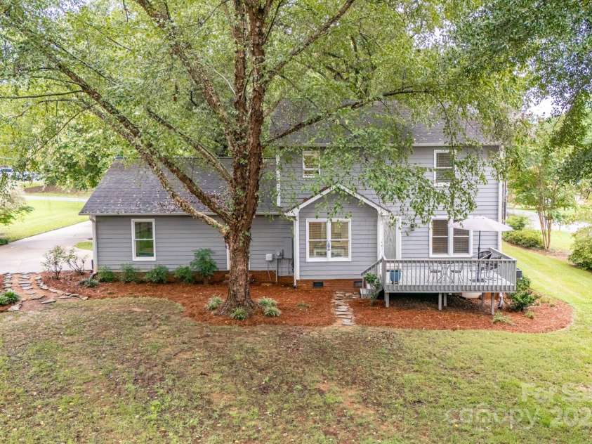 118 Underwood Drive, Mount Holly, NC 28120.  MLS# CAR4289867, YatesRealty ID 34374. 