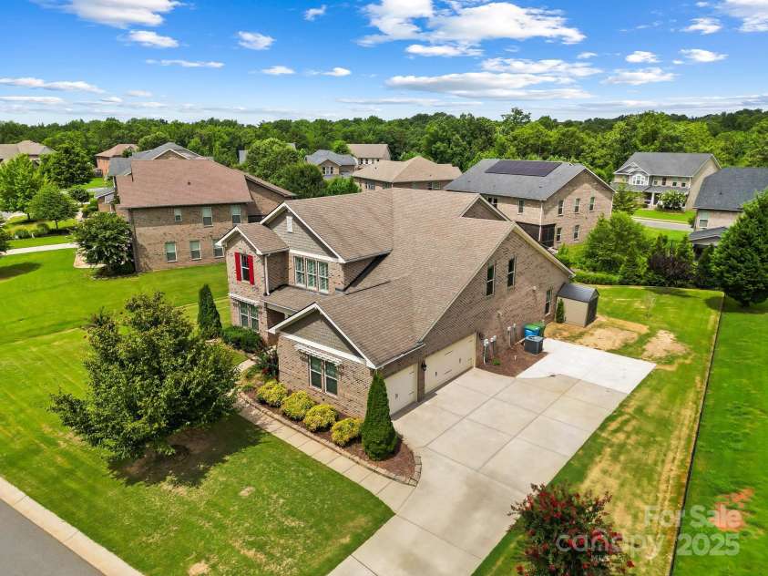 4201 Thames Circle, Fort Mill, SC 29715.  MLS# CAR4285052, YatesRealty ID 34375. 