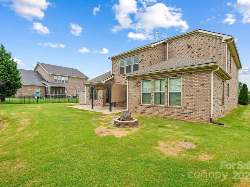 4201 Thames Circle, Fort Mill, SC 29715.  MLS# CAR4285052, YatesRealty ID 34375. 