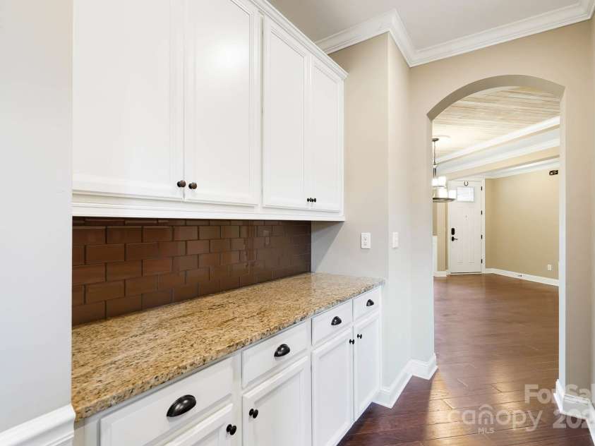 4201 Thames Circle, Fort Mill, SC 29715.  MLS# CAR4285052, YatesRealty ID 34375. Bar/Entertainment area