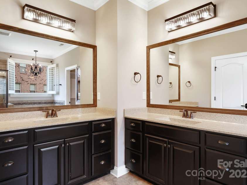 4201 Thames Circle, Fort Mill, SC 29715.  MLS# CAR4285052, YatesRealty ID 34375. Master WalkinCloset