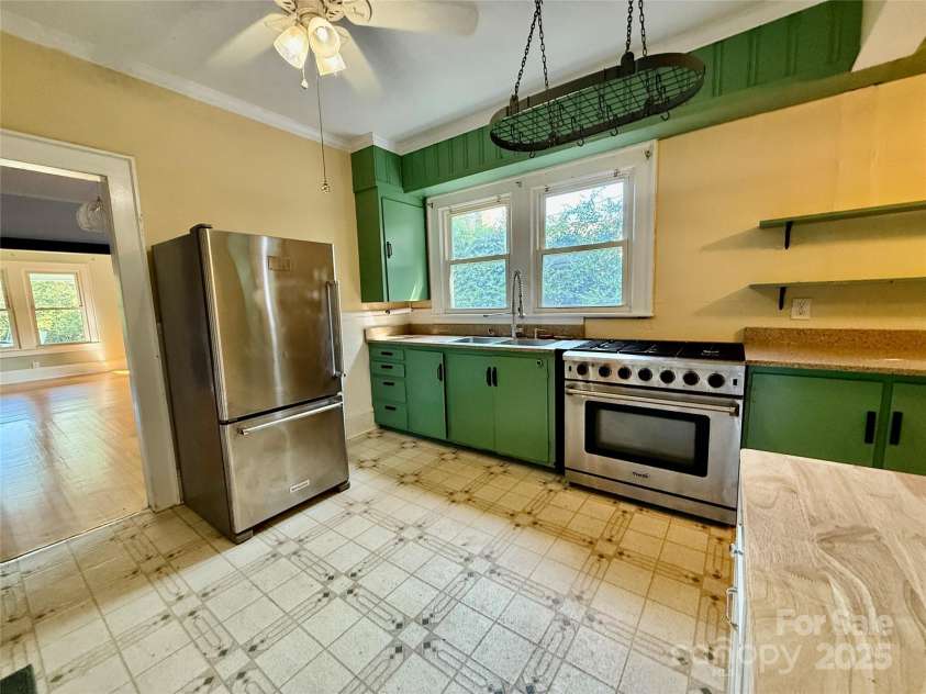 122 Beaver Street, Forest City, NC 28043.  MLS# CAR4294326, YatesRealty ID 34376. 