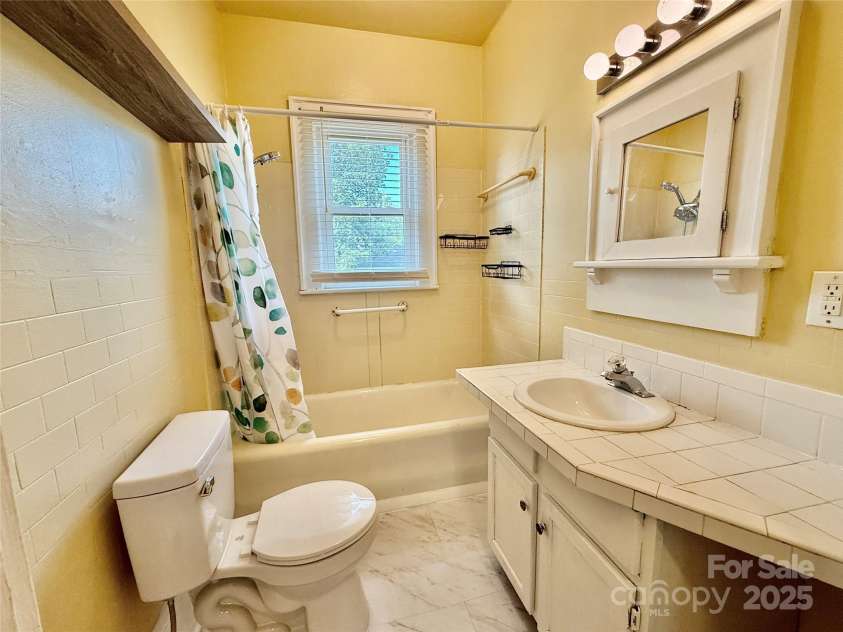 122 Beaver Street, Forest City, NC 28043.  MLS# CAR4294326, YatesRealty ID 34376. Main bathroom
