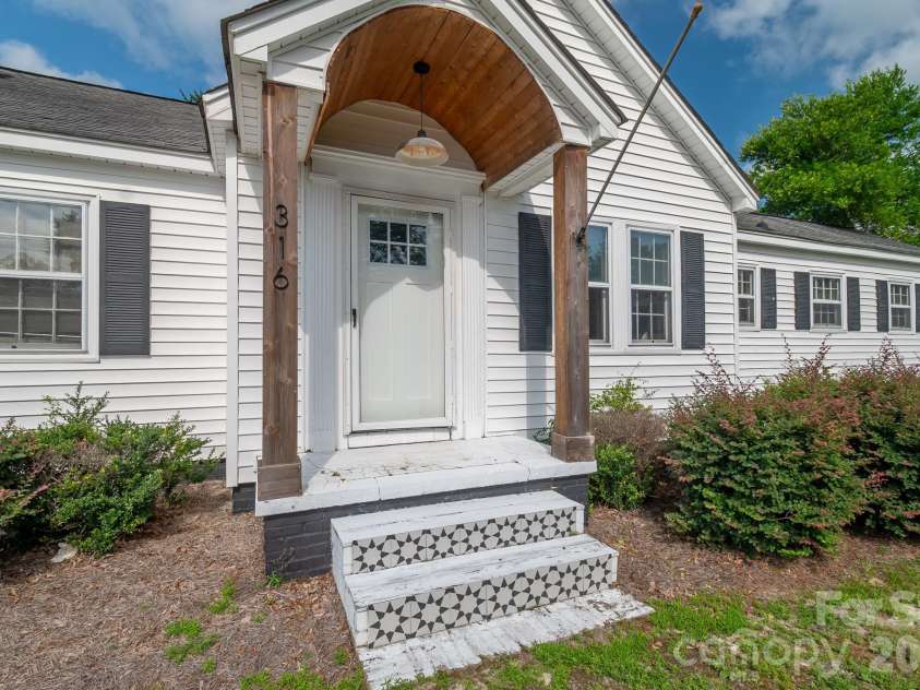316 Matson Street, Kershaw, SC 29067.  MLS# CAR4396596, YatesRealty ID 34377. 