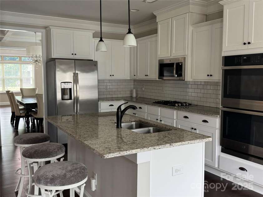 135 Coral Rutledge Drive, Mount Holly, NC 28120.  MLS# CAR4294017, YatesRealty ID 34378. Kitchen